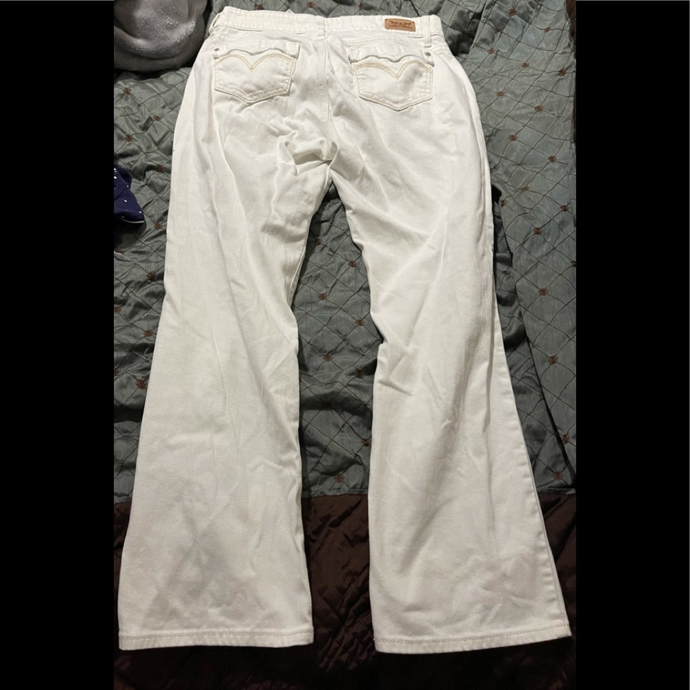 White Levi’s jeans Size 14w. 529 curvy straight.
